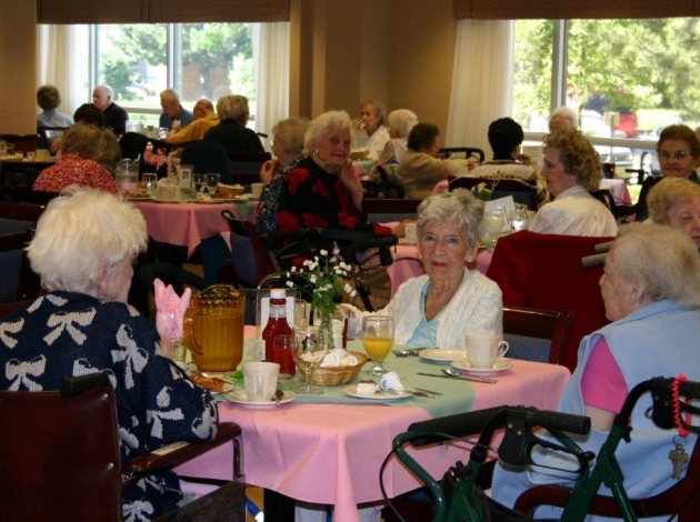 Shepherd Terrace Retirement dining room dinner