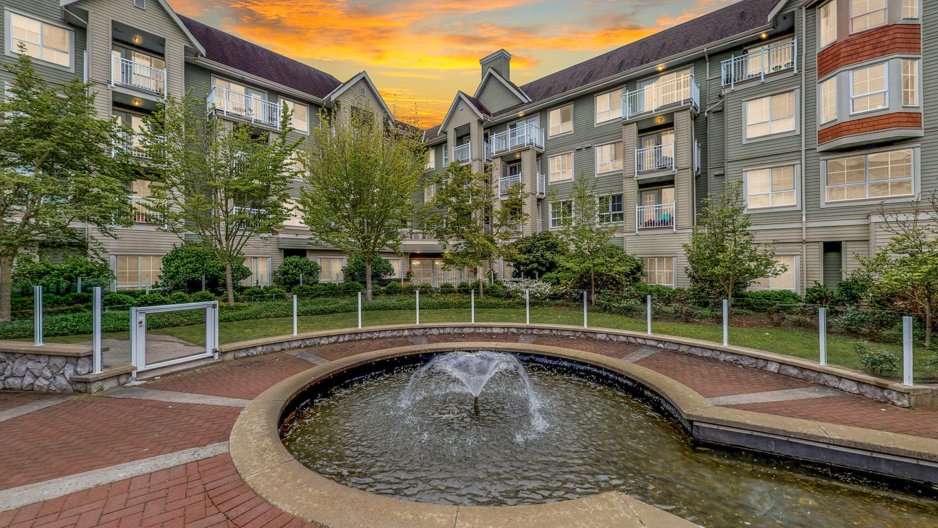 The Waterford Exterior Courtyard